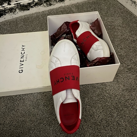 GIVENCHY....GREAT CONDITION!!!!!! main image 7